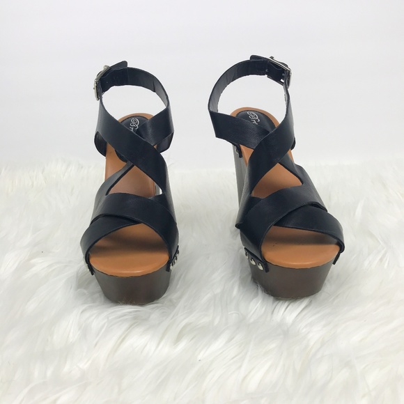 Breckelle's Renee Chunky High Heel Platform Sandle - Picture 2 of 8